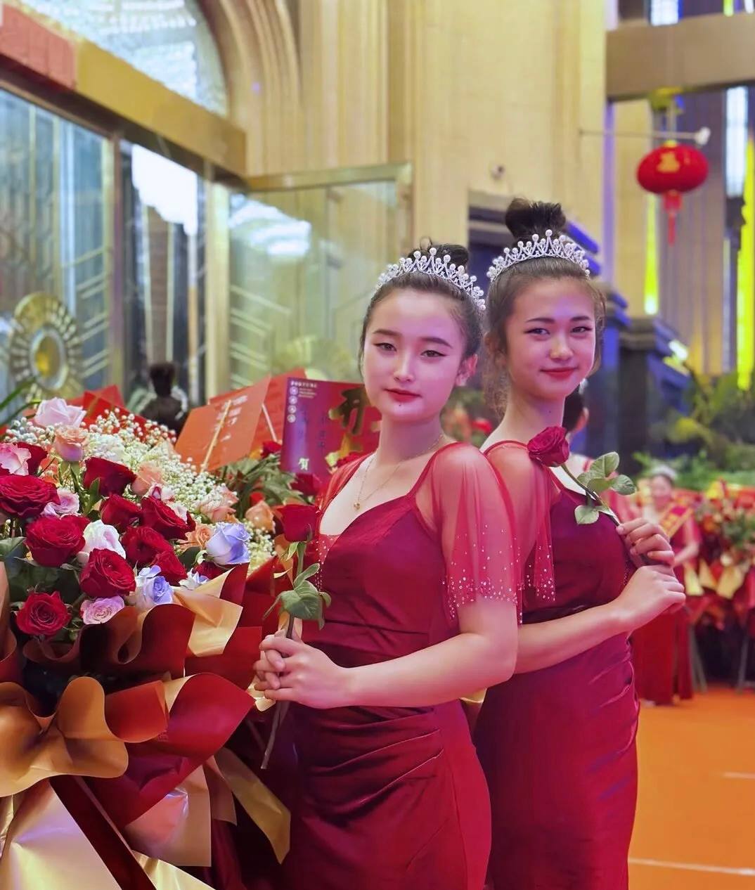 福布斯会员服务中心前台接待场景图片